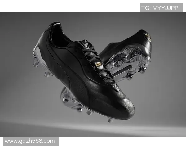 足球黑鞋传奇：哪些足球巨星曾选择穿黑色球鞋展现个人风采